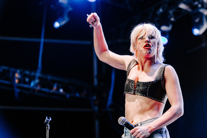 2023-08-11 - Amyl and The Sniffers från Way Out West, Göteborg