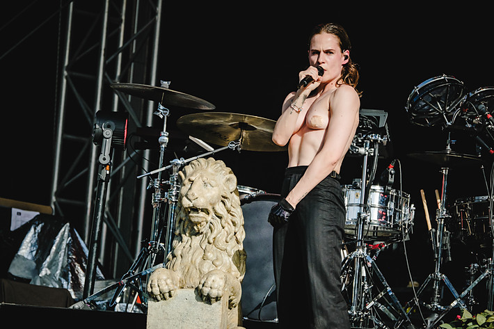 2023-08-11 - Christine and the Queens från Way Out West, Göteborg