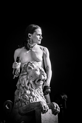 2023-08-11 - Christine and the Queens från Way Out West, Göteborg