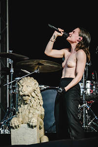 2023-08-11 - Christine and the Queens från Way Out West, Göteborg