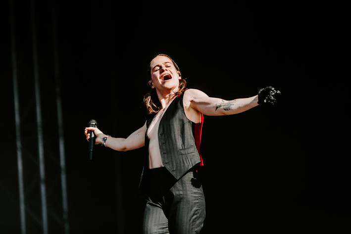 2023-08-11 - Christine and the Queens från Way Out West, Göteborg