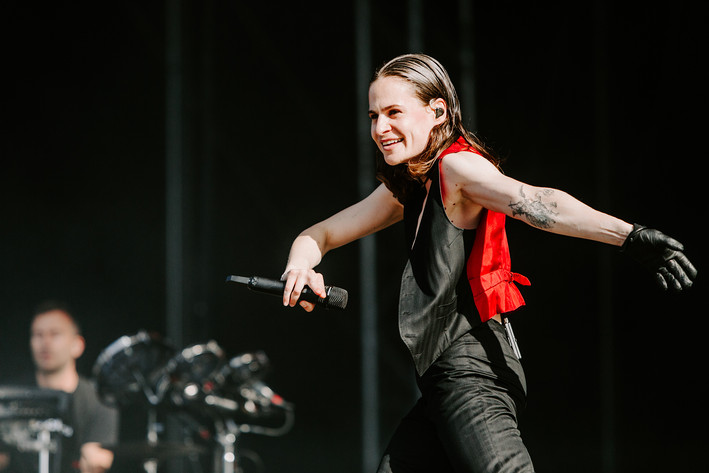 2023-08-11 - Christine and the Queens från Way Out West, Göteborg