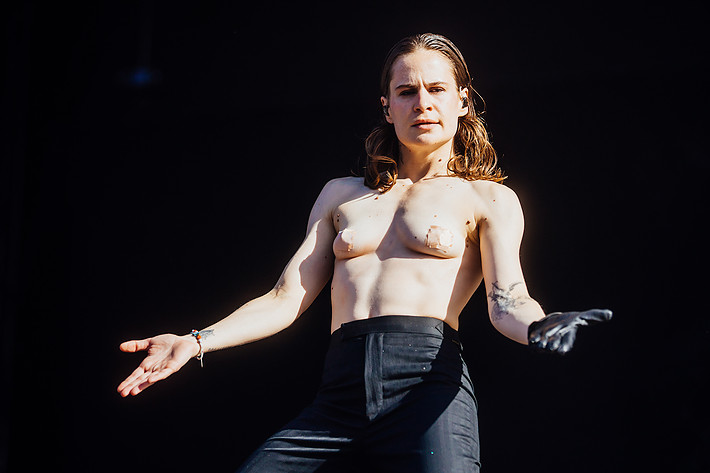 2023-08-11 - Christine and the Queens från Way Out West, Göteborg