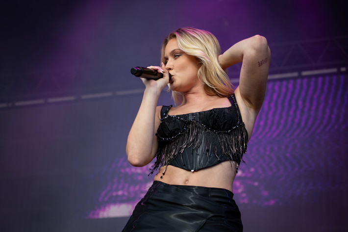 2023-09-08 - Zara Larsson från Bonfire Festival, Linköping