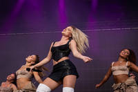 2023-09-08 - Zara Larsson från Bonfire Festival, Linköping