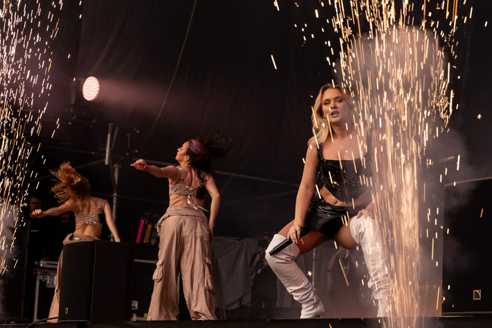 2023-09-08 - Zara Larsson från Bonfire Festival, Linköping