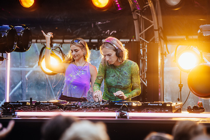 2024-08-08 - Jess Hands & Joanna Party från Way Out West, Göteborg