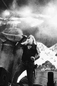 2024-08-28 - Amon Amarth från Rådhustorget, Umeå