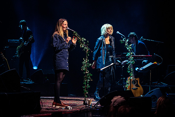 2025-04-28 - När Tåget Lämnar Perrongen - Ellen Sundberg & Ellinor Brolin i Kjell Höglunds spår från Kulturhuset, Stockholm
