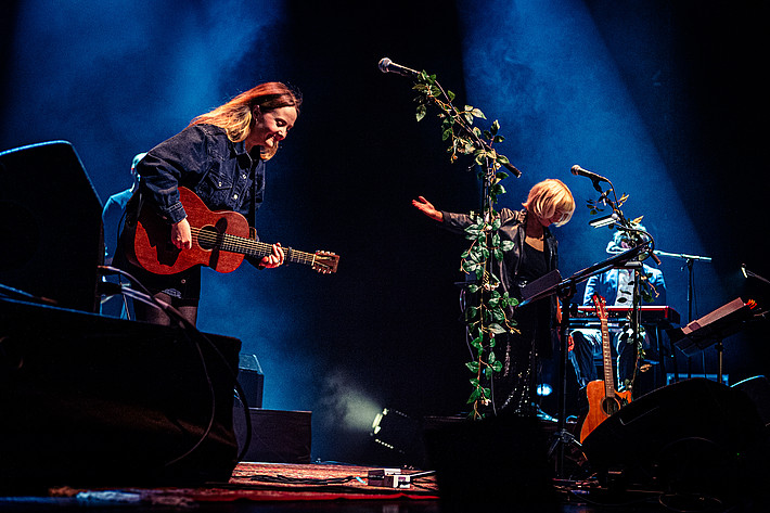 2025-04-28 - När Tåget Lämnar Perrongen - Ellen Sundberg & Ellinor Brolin i Kjell Höglunds spår från Kulturhuset, Stockholm