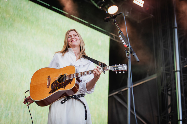 2025-06-14 - Anna Ternheim från Rosendal Garden Party, Stockholm