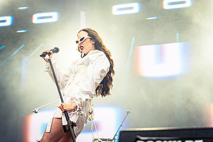 2025-07-04 - Allie X från Roskildefestivalen, Roskilde