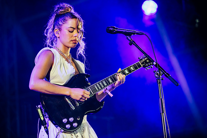 2025-08-07 - Nilüfer Yanya från Way Out West, Göteborg