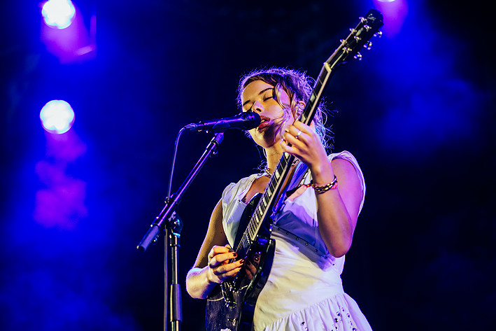 2025-08-07 - Nilüfer Yanya från Way Out West, Göteborg