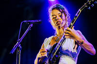 2025-08-07 - Nilüfer Yanya från Way Out West, Göteborg