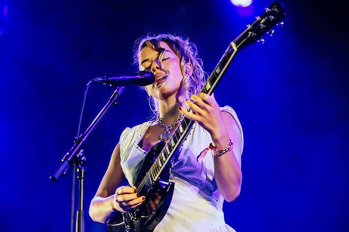 2025-08-07 - Nilüfer Yanya från Way Out West, Göteborg