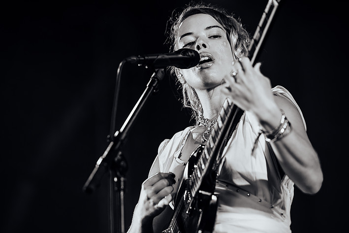 2025-08-07 - Nilüfer Yanya från Way Out West, Göteborg