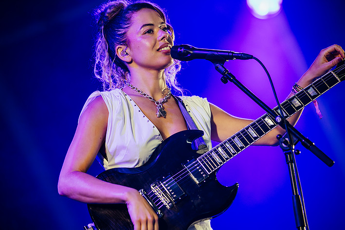 2025-08-07 - Nilüfer Yanya från Way Out West, Göteborg
