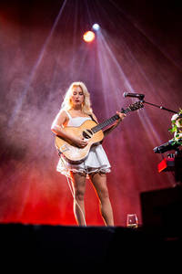 2025-08-16 - Holly Macve från Parkenfestivalen, Bodø